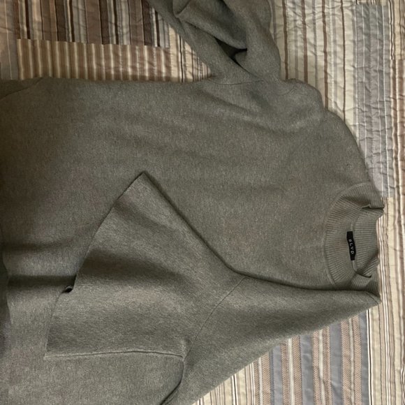 Grey top - Picture 1 of 3